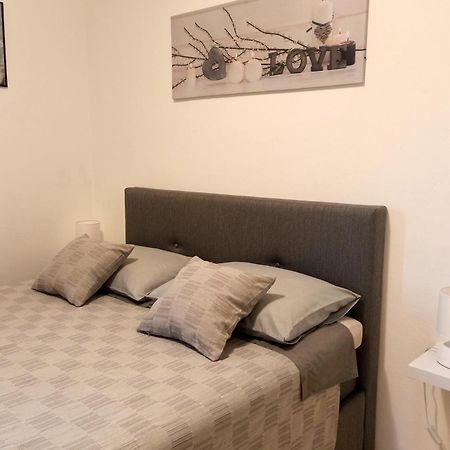 Apartman Dora Pula Exterior foto