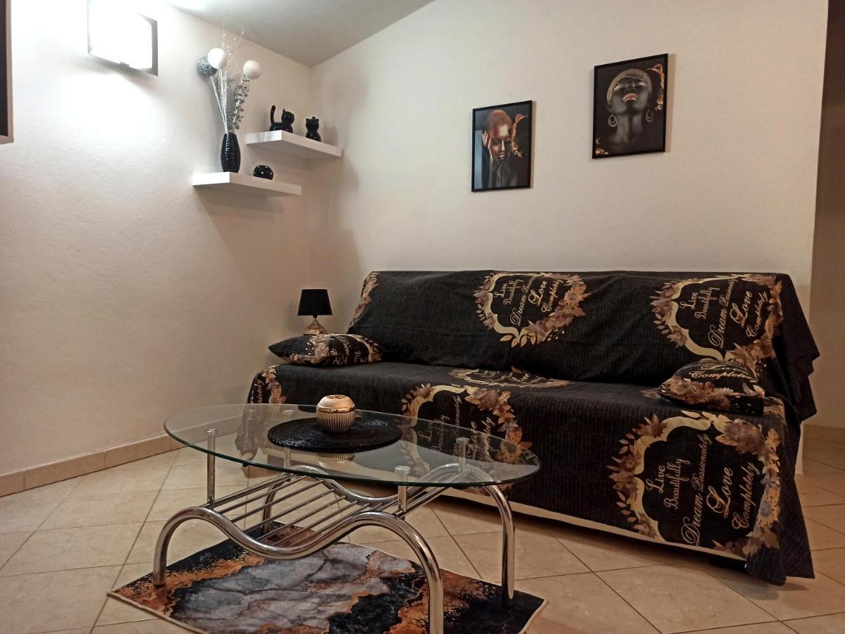Apartman Dora Pula Exterior foto